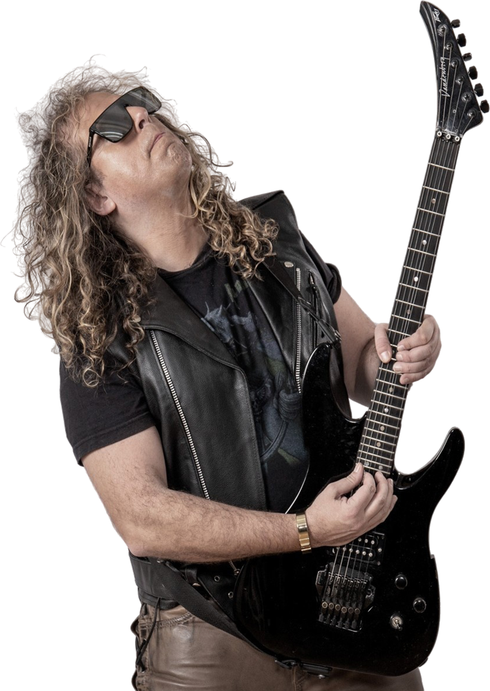 Miguel Ángel Cachorro con su guitarra negra mirando al cielo